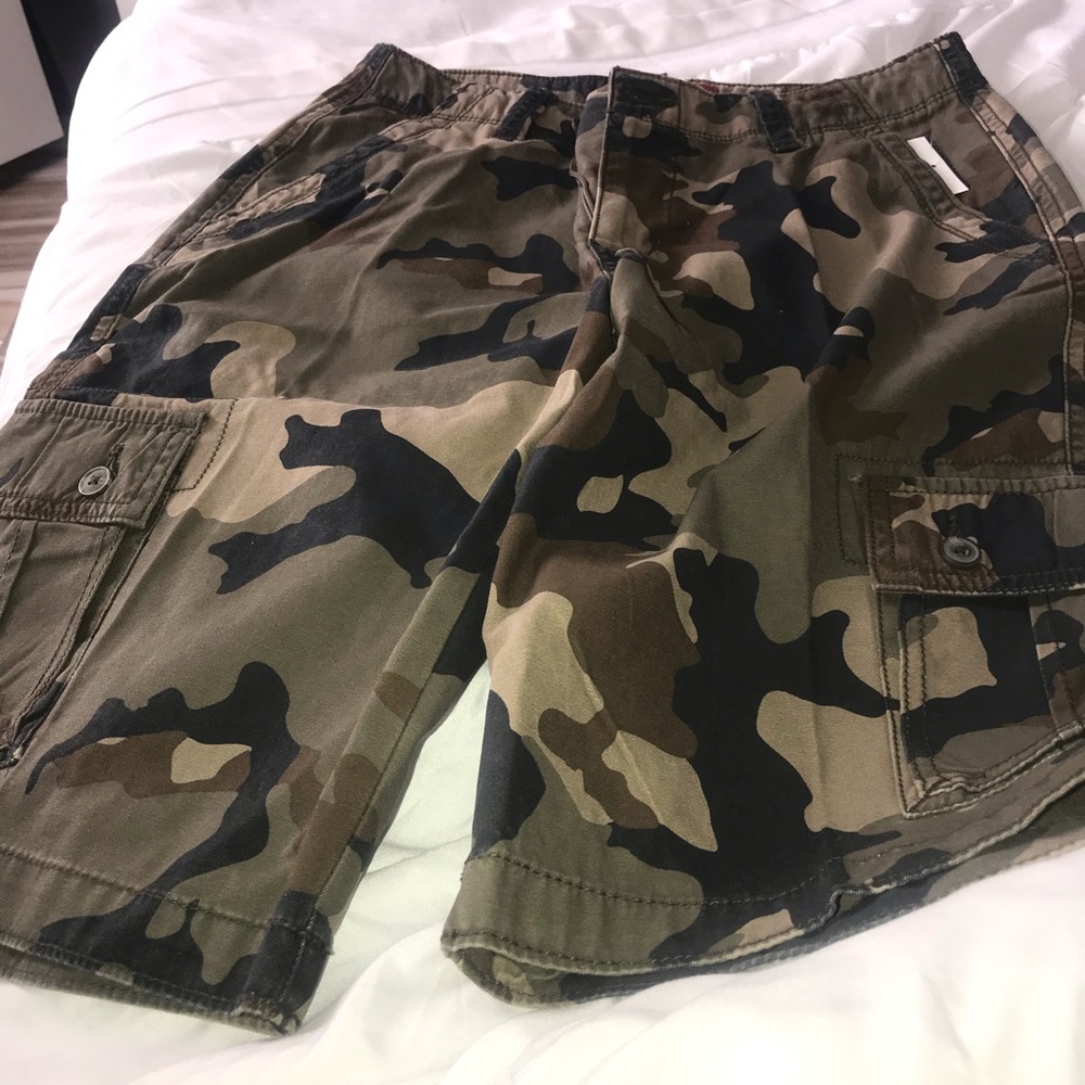 Camouflage Arizona cargo shorts